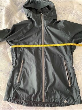 Columbia Women's Black Hooded Rain shell Omni heat with pit zips and zip pockets